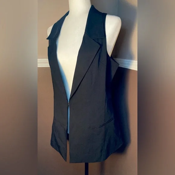 Guess Vest - Picture 2 of 5